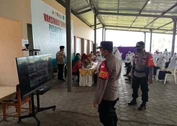Wakapolres Brebes Tinjau Vaksinasi Serentak Di Ponpes Al- Falah Modern Songgom